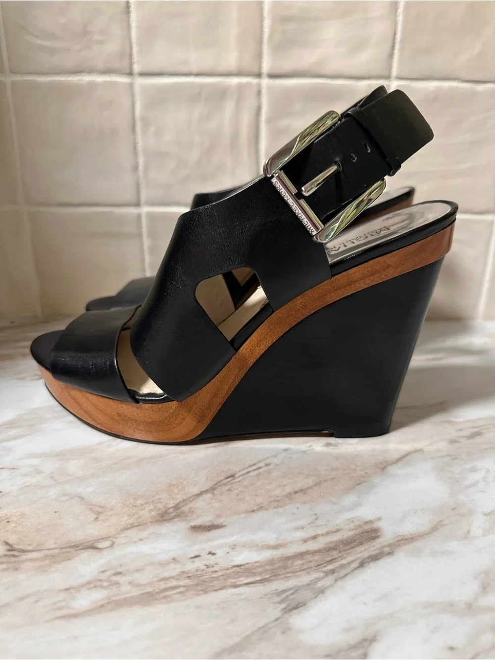 Michael Kors Josephine Womens Sandals Platform Shoes Black Leather. Size 9.5